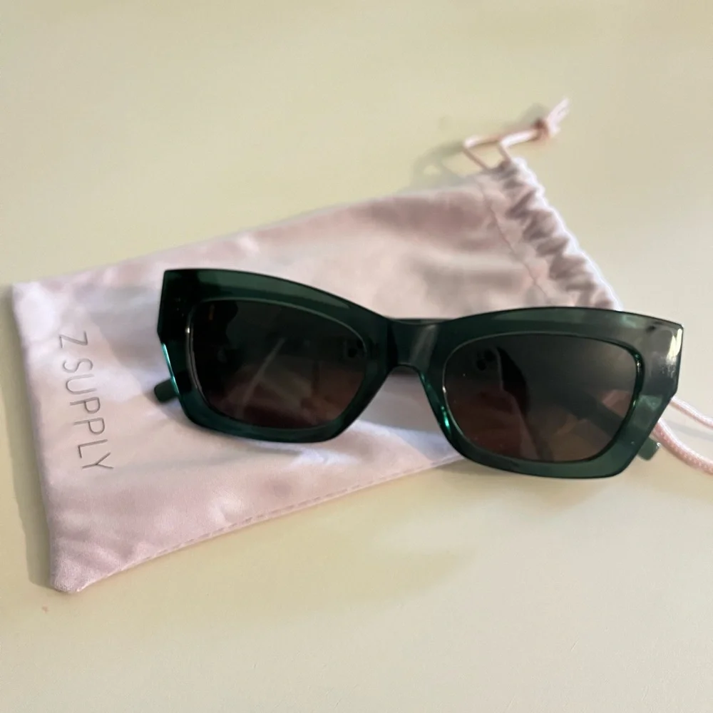 Z Supply Dark Green Polarized Sunglasses - Picture 1 of 6